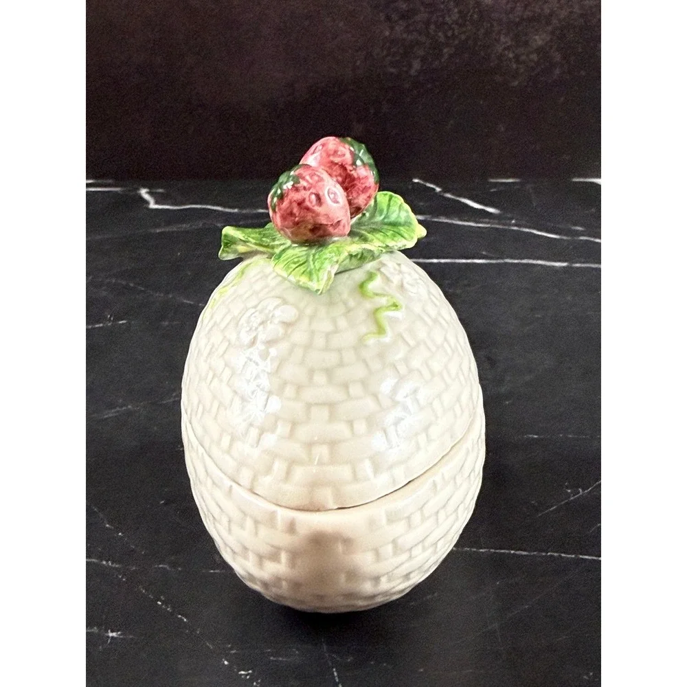 VTG 1982 Fitz and Floyd Ceramic Basketweave Egg Trinket Box 3D Strawberries
